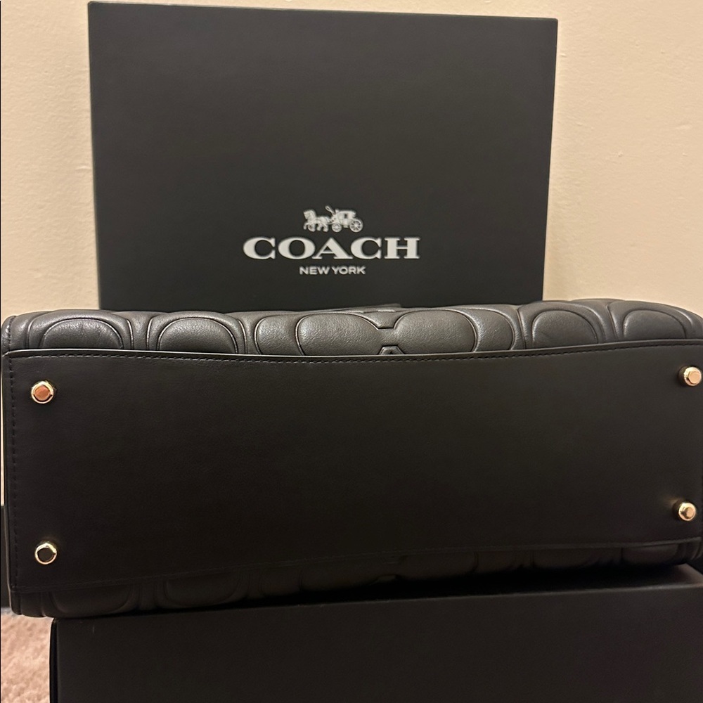 NWT Coach! Maggie Tote Bag In Signature Leather 🖤🖤 dust bag included 🖤 - Picture 5 of 8